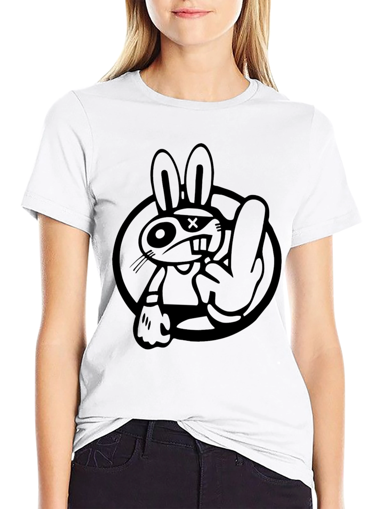 Camiseta Negra con Diseño de Conejo Rebelde